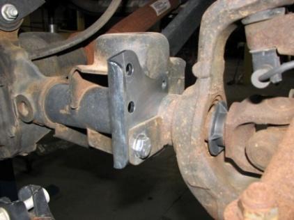 solely to provide a higher attachment point for the stabilizer end link. Install the bracket to the inboard side of the stock axle tab as shown in figure 4-1.