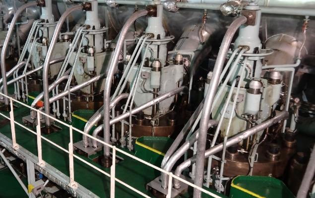 Recently, engine manufacturers have developed online pressure measuring instruments (PMI) which allow the pressures in each cylinders of the main engines of ships to be monitored and measured with
