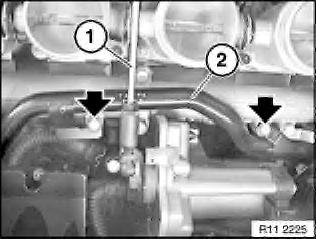 Disconnect plug connection to camshaft sensor of inlet and exhaust camshafts.