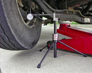Measure kingpins, ball joints and tie rod end axial and radial play Use