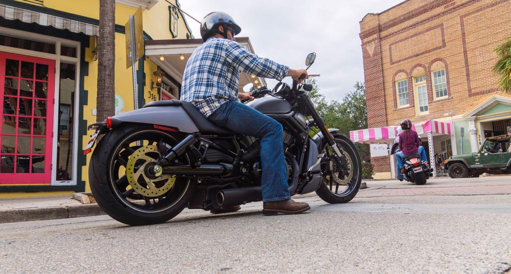 HARLEY-DAVIDSON V-ROD ULTIMATE EXCEPTIONAL DESIGN DELIVERING ULTIMATE COMFORT V-Rod riders demand performance, whether lane-splitting during the morning commute or squeezing every minute out of a