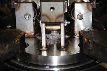 valve body (Figure 6.3 & 6.4). Maintain this film throughout the tests.