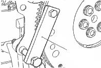 11-18 ENGINE TIMING TOOTHED-BELT E TIGHTENING OF CRANKSHAFT BOLT (1) Fixup flywheel with special tools; (2) Mount crankshaft bolt.