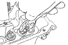 MD998772 B Dism Dismantle of Valve Lock Clamp (1) The dismantled parts such as the valve and spring