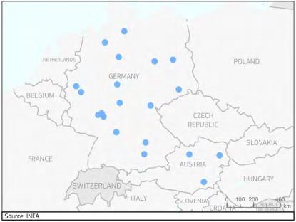 Connecting Hydrogen Refuelling Stations (COHRS) European project for HFS infrastructure H 2 Mobility is coordinating applicant Two countries Austria, Germany Roll out of HRS: 20 HRS to connect urban
