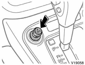 Cigarette lighter and ashtrays CAUTION When doing the circling calibration, be sure to secure a wide space, and watch out