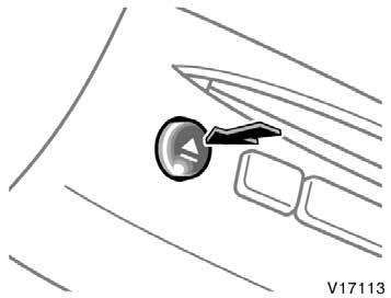 INSERTING THE DISC Insert the compact disc into the slot with the label side up. DISC indicator light turns on while the disc is loaded. If the label faces down, the disc cannot be played.