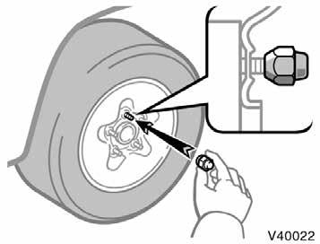 Reinstalling wheel nuts Lowering your vehicle CAUTION Never use oil or grease on the bolts or nuts. Doing so may lead to overtightening the nuts and damaging the bolts.