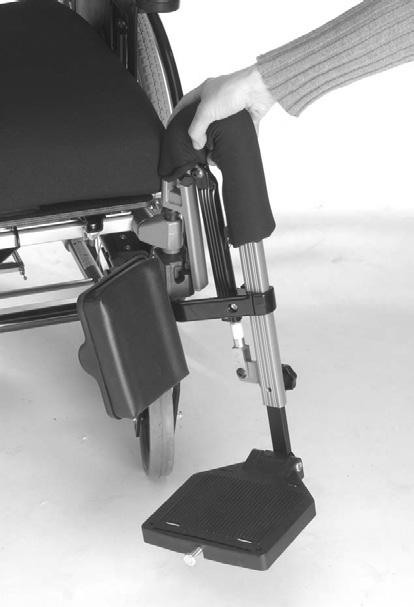 Removing the leg support: If there is a foot plate lock, release the foot plate by pulling the red plastic lock between the foot plates Lift the right foot plate up.