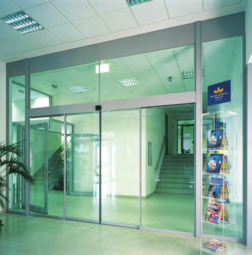 ST-G Features Fine framed door leaves Single glazed only Select secondary edge safety solution to meet EN 16005 from: - full height pocket screens - glazed barriers - presence sensors See page 18