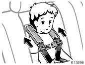 7. Sit the child on the child seat. Place a shoulder belt over each shoulder. Insert the tabs into the buckle. 8. Adjust the shoulder pads.