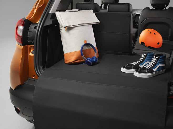 It folds and unfolds very easily, adapting to the position of the rear seats. Once completely unfolded, it covers the entire loading space.