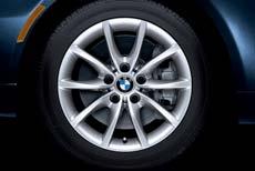 0 Star Spoke (Style 246) cast alloy wheels with 245/40R-18 run-flat performance tires. 1 (incl. in 528i Sport Package, opt. with 528xi Sport Package; spare is a spacesaver wheel and tire) o 18 x 8.