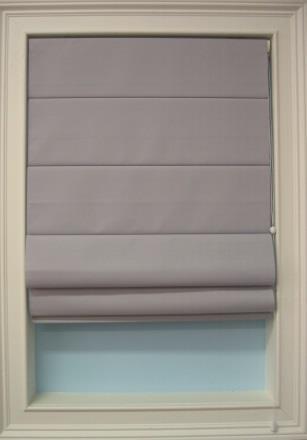 ROMAN SHADE STYLES 301 Flat Pleated Shade The 301 Shade is a simple, flat style, with rear-facing stay pockets that add detail to the front of the shade.