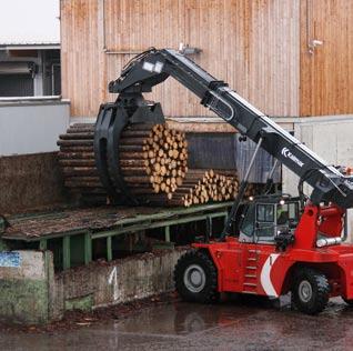 Due to the large grapples available and the excellent stability of the Kalmar reach machine concept, the Log Stackers are very efficient for transporting logs at wood yards or even on longer hauls.