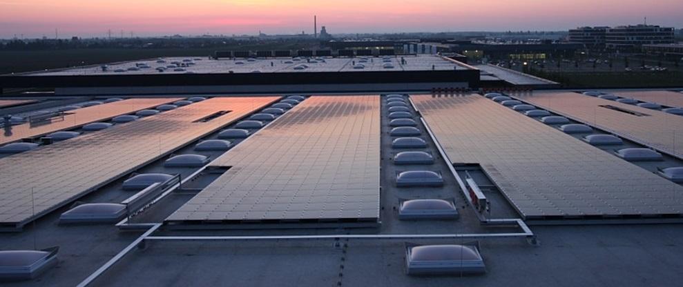 REFERENCES Application Location Power Orientation C&I Thalheim/Germany, Solibro SL2 factory 955 kwp East Inclination 3