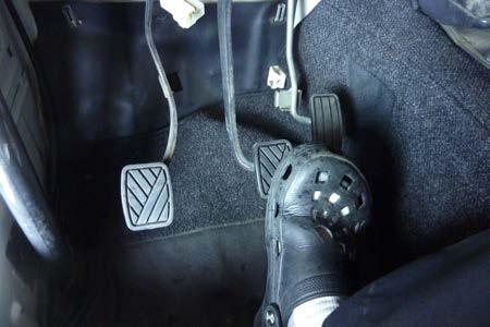 Step 9 When the pedal reaches the floor (or fluid stops coming out), close the
