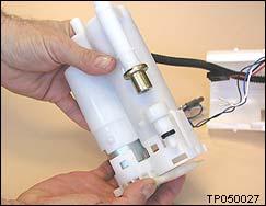 Make sure the pressure regulator slides into the bracket receptacle correctly.