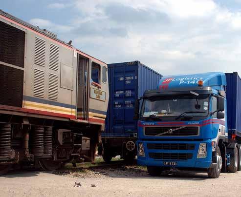 KTMB MMC Cargo Sdn Bhd provides an inter-terminal transfer (ITT) movement of containers by rail at a competitive rate that link up with road hauliers for a full door-to-door service.