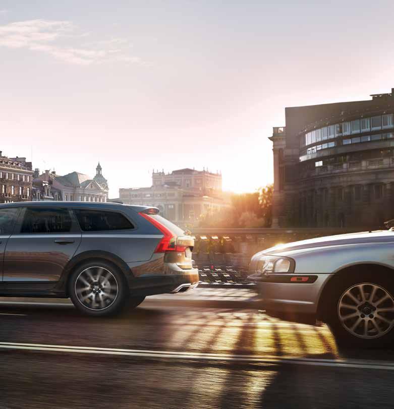 VOLVO V90 Cross Country INTELLISAFE 27 With Oncoming Lane Mitigation, your Volvo helps reduce the risk of colliding with an oncoming vehicle.