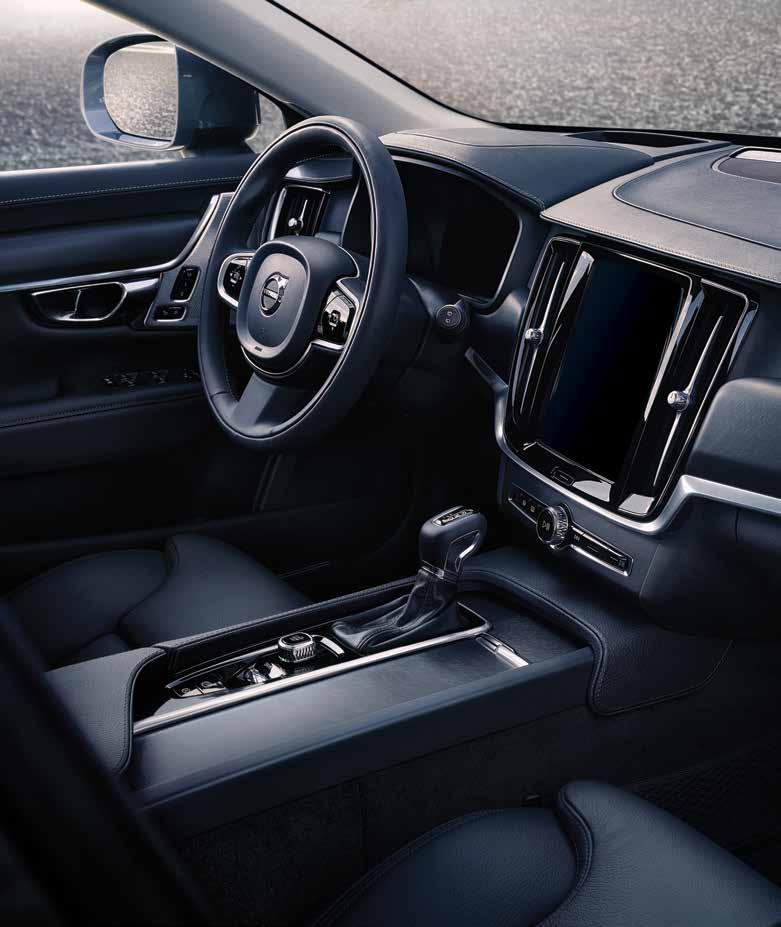 VOLVO V90 Cross Country INTERIOR DESIGN 9 Interior Charcoal in Charcoal Interior (European Spec Shown) Dark Walnut Wood Inlay DESIGNED FOR CONTROL Precision and accuracy at every touch.