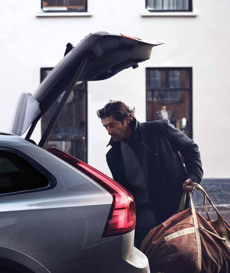 VOLVO V90 Cross Country VERSATILITY 13 The clever design and versatile interior layout make every day easier. READY FOR EVERY ADVENTURE A car that fits your life all of it.