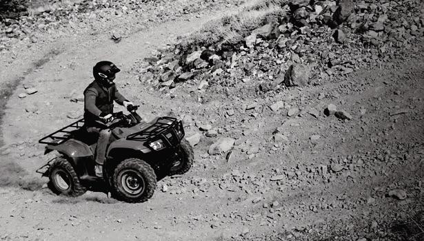 FOURTRAX RECON Size matters, and the Honda Recon is the right size for a lot of jobs. Because it s so compact, it can maneuver through tighter trails that would stop a bigger unit.