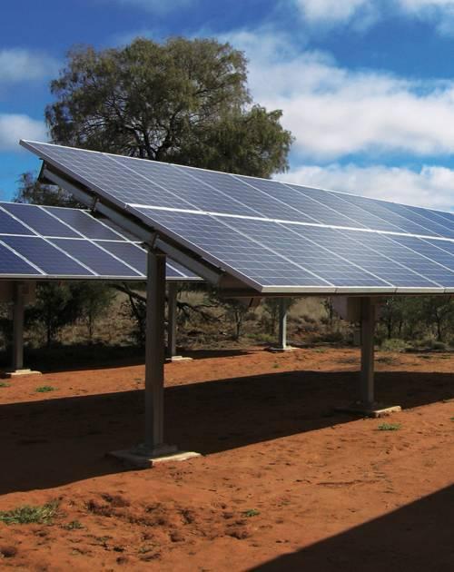 WE PUT OUR PERFORMANCE PROMISE TO THE TEST ON A DAILY BASIS We test our modules to the extreme in the Desert Knowledge Australia Solar Center (DKASC) benchmark comparison.
