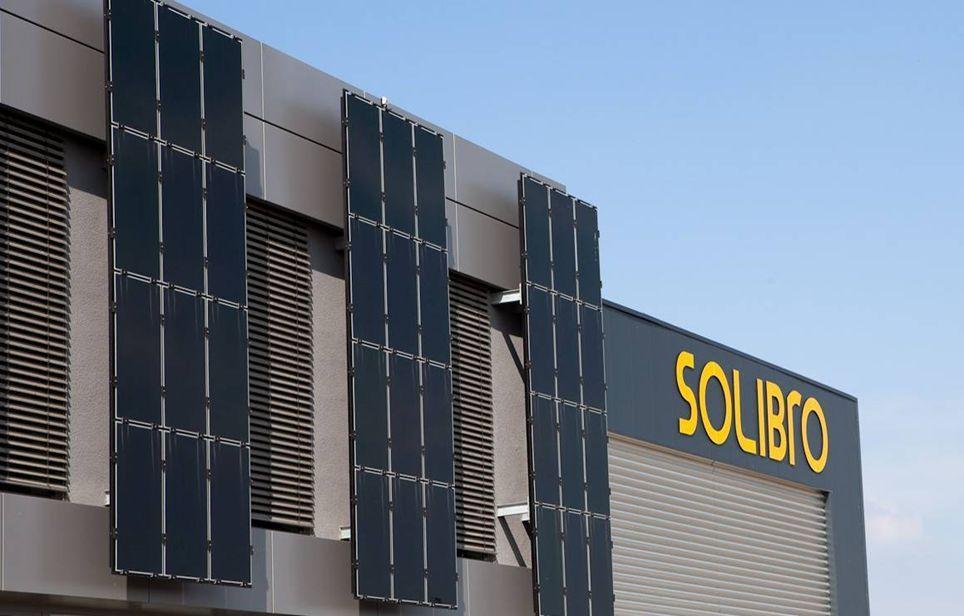 Q-CELLS SL1 ENERGY YIELD: FACADE Project: Solibro Façade Location: Saxony-Anhalt, Germany Module: Solibro SL1-70 Power: 17 kwp Orientation: South (15 ) Inclination: 90 Installation: June 2008