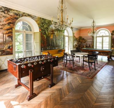 The Château has 10 charming bedrooms available, a big dining room cum reception venue and two drawing rooms with exceptional mural decorations.