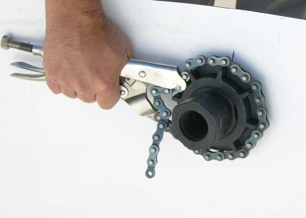 6. Use a spanner wrench or chain wrench to tighten the locking ring 90º from the hand-tightened position.