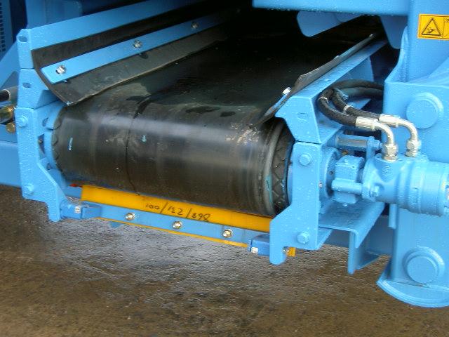 A vulcanised joint is included. Mounted beneath the sizing screen. 1.4m. 2.93m. bearing housing at head and tailshaft. Fixed Speed.
