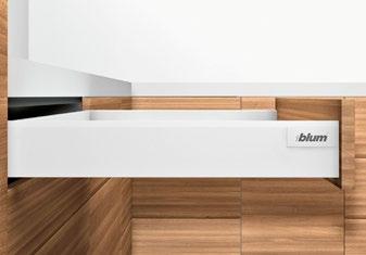 31 Standard high-fronted drawer with BOXCOVER Minimum height allowance: 224 mm S5 intivo