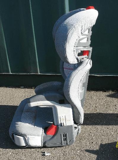 Figure 13. Left side view of booster seat Figure 14.
