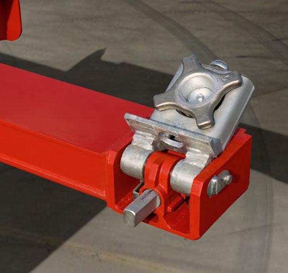 When loading 2 x 20 containers, the KLAPP LOCK only requires a few seconds to lock the rear of the front container.