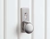 Standard door handle: Black plastic Standard side door handle: