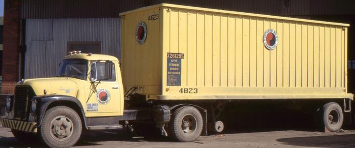 Image from Richard Yaremko Collection 2ft NPT herald, sides, front Modified data placard 2ft NPT heralds on each back door, towards top Modeling Notes This late era trailer looks