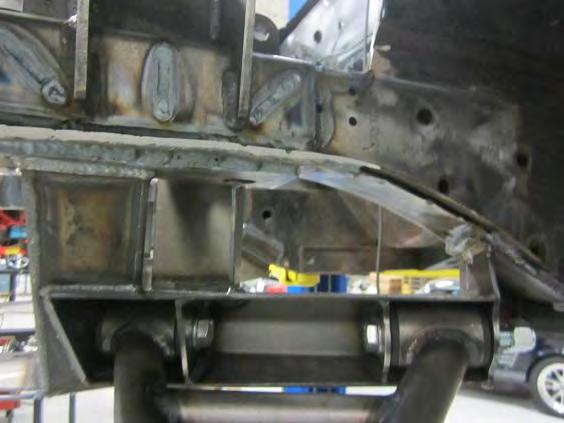 9) Install the lower control arms as shown in Figure 17.
