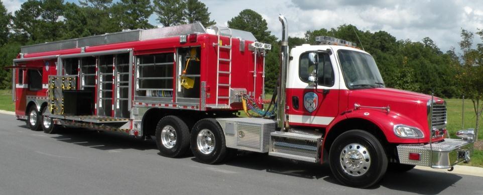 Features: Hackney low-profile drop-deck trailer (interior floor is only approx. 36 off the ground for safe entering and exiting of control room and low overall apparatus height.