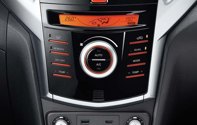 AN INTERIOR FULL OF FEATURES INFOTAINMENT Tivoli XLV features a 7" touch screen with full European TomTom navigation.