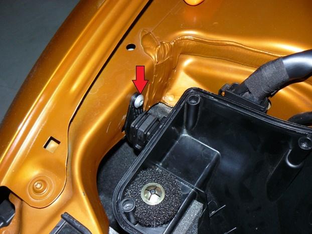 Figure 7 To remove the lower airbox, remove the T30 Torx screw from the black plastic mounting bracket.