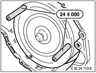 Manually push and turn the torque converter into the converter bell housing until the recess of the converter hub rests in the drive plate of the pump wheel and the torque converter perceptibly