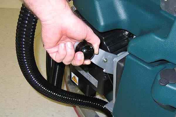 Using the hose adapter, connect the squeegee hose to the wand hose (Figure 36). FIG. 39 3.
