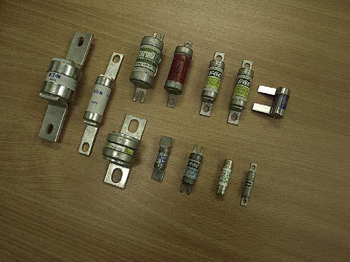 116 PART j I Design of Electrical Installation Systems Fuses HRC fuses: HRC fuses to BS 88 and cartridge fuses to BS 1361 (Fig. 5.
