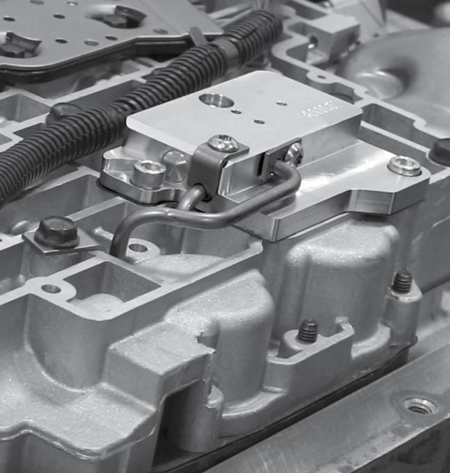 Via an external manifold that bolts to the valve body, the Smart-Tech kit establishes a hydraulic connection to the overrun clutch as soon as the engine is started.