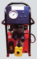 Glycerine filled, easy to read, dual scale (000 Bar/00,000 PSI) hydraulic pressure gauges are fitted as standard to all models.