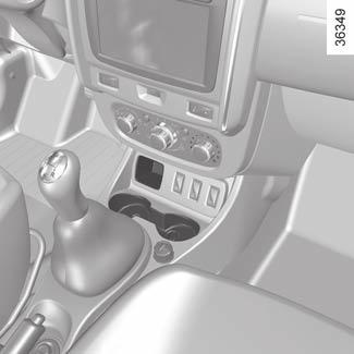 Passenger compartment storage space and fittings (2/4) 5 4 6 Centre console storage compartment 4 (or radio location) Centre console storage compartment 5 (or location of the 4x2 (2WD) and 4X4 (4WD)