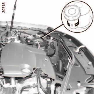 LEVELS (3/3) 5 4 Power-assisted steering fluid reservoir 4 or 5 Level: for a correct level when cold, with the engine switched off and on level ground, it must be visible between the MINI and MAXI