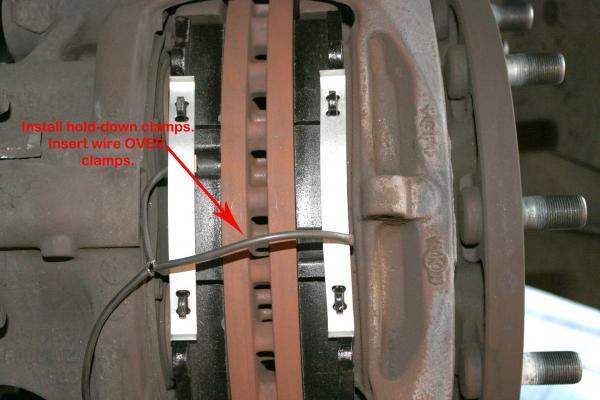 Knorr-Bremse permits the use of a light lubricant film on the brake pad metal surface with no excess evident. Anti-seize must not be used. If required, connect and fit cable/sensor guides.