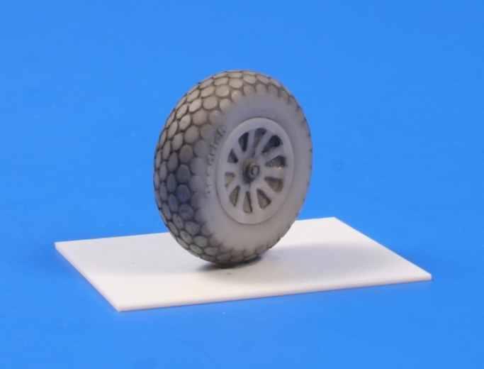 Q48 8 P-5D Mustang - Wheels (Oval Tread Pattern) for Hasegawa/Revell/ HobbyBoss/Tamiya kit /48 Set contains completely new main undercarriage wheels with Oval Tread Pattern.